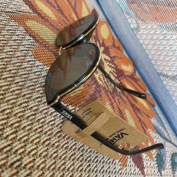 Vans Summer Holiday UV Protect Shades Sunglasses
NWT - Picture 6 of 16